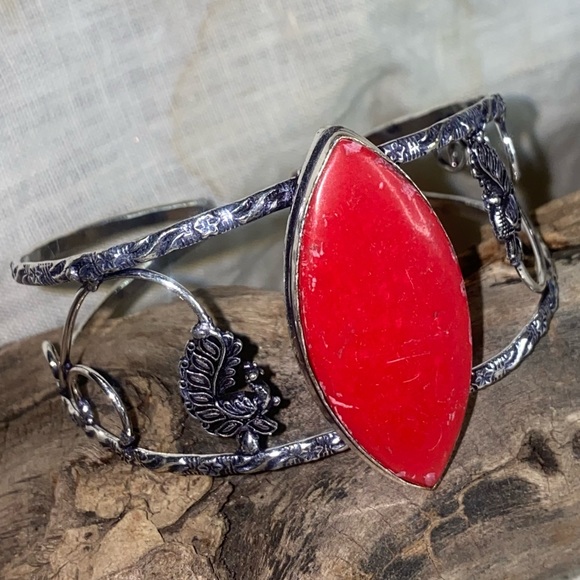 Modern Italian Coral handcrafted Cuff - Picture 1 of 7